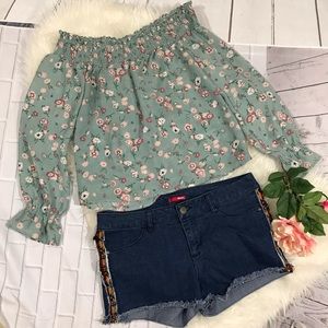 Bundle Bongo Short And Sadie Robertson Blouse (J01